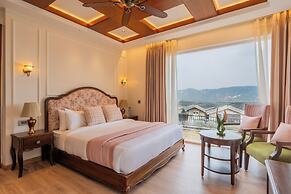ELIVAAS privé The Royce Orchid 4BHK
