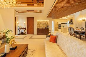 ELIVAAS privé The Royce Orchid 4BHK