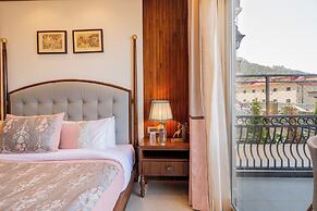 ELIVAAS privé The Royce Orchid 4BHK