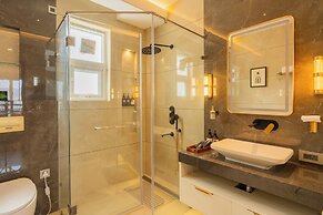 ELIVAAS privé The Royce Orchid 4BHK