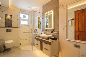 ELIVAAS privé The Royce Orchid 4BHK