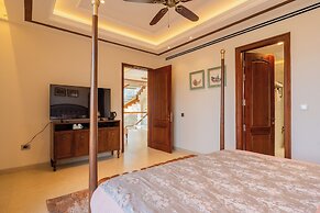 ELIVAAS privé The Royce Orchid 4BHK