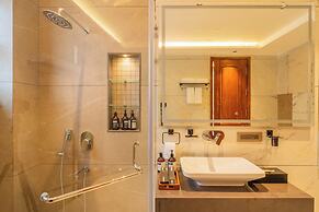 ELIVAAS privé The Royce Orchid 4BHK