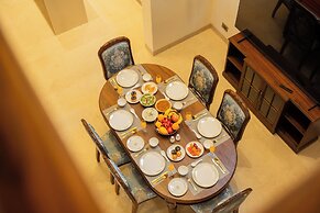 ELIVAAS privé The Royce Orchid 4BHK