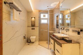 ELIVAAS privé The Royce Orchid 4BHK