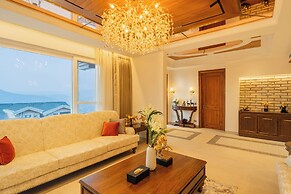 ELIVAAS privé The Royce Orchid 4BHK