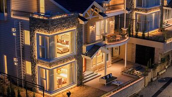 ELIVAAS privé The Royce Orchid 4BHK