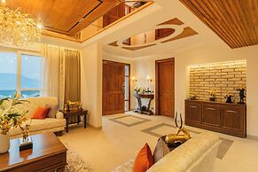 ELIVAAS privé The Royce Orchid 4BHK