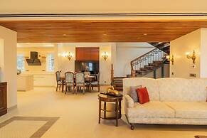 ELIVAAS privé The Royce Orchid 4BHK
