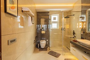 ELIVAAS privé The Royce Orchid 4BHK