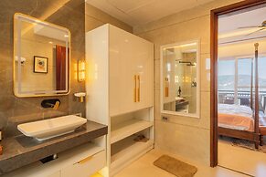 ELIVAAS privé The Royce Orchid 4BHK