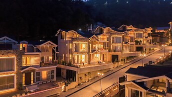 ELIVAAS privé The Royce Orchid 4BHK