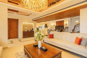 ELIVAAS privé The Royce Orchid 4BHK