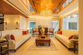 ELIVAAS privé The Royce Orchid 4BHK
