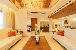 ELIVAAS privé The Royce Orchid 4BHK