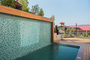 ELIVAAS privé The Royce Orchid 4BHK