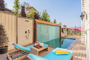 ELIVAAS privé The Royce Orchid 4BHK