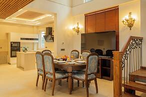 ELIVAAS privé The Royce Orchid 4BHK
