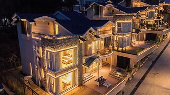 ELIVAAS privé The Royce Orchid 4BHK