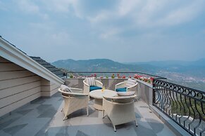 ELIVAAS privé The Royce Orchid 4BHK