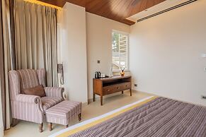 ELIVAAS privé The Royce Orchid 4BHK
