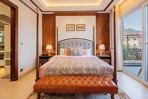 ELIVAAS privé The Royce Orchid 4BHK