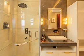 ELIVAAS privé The Royce Orchid 4BHK