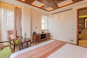 ELIVAAS privé The Royce Orchid 4BHK