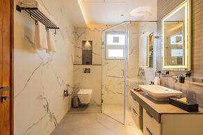 ELIVAAS privé The Royce Orchid 4BHK