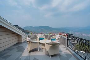 ELIVAAS privé The Royce Orchid 4BHK