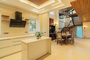 ELIVAAS privé The Royce Orchid 4BHK