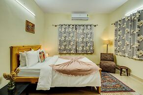 Alaya Stays Saffron Breeze Apartment