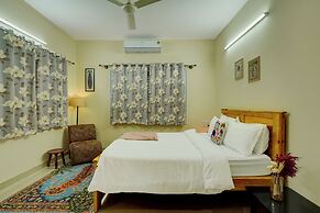 Alaya Stays Saffron Breeze Apartment