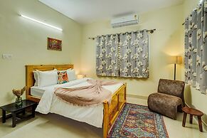 Alaya Stays Saffron Breeze Apartment