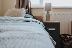 3-bed Manchester Home With Free Parking Sleeps 5