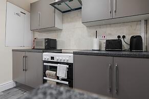 3-bed Manchester Home With Free Parking Sleeps 5