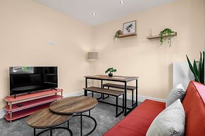 3-bed Manchester Home With Free Parking Sleeps 5