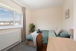 3-bed Manchester Home With Free Parking Sleeps 5
