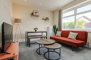 3-bed Manchester Home With Free Parking Sleeps 5