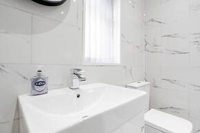 3-bed Manchester Home With Free Parking Sleeps 5