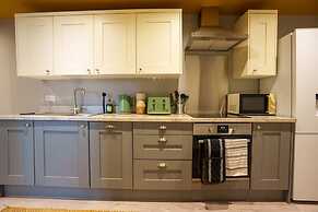 Central Harrogate 2 Bed Apartment With Patio