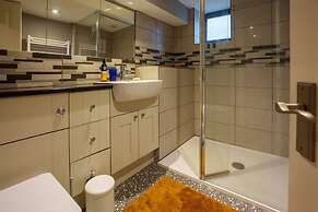 Central Harrogate 2 Bed Apartment With Patio