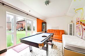 Windsor 5-bed House - Stroll to Castle - Sleeps 13