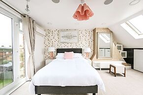 Windsor 5-bed House - Stroll to Castle - Sleeps 13