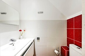 Windsor 5-bed House - Stroll to Castle - Sleeps 13