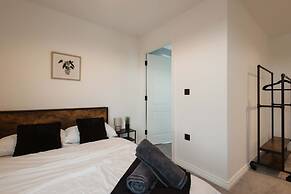 Modern Central Leeds 3 Bedroom Apartment Sleeps 6