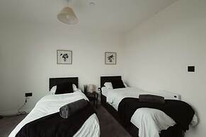 Modern Central Leeds 3 Bedroom Apartment Sleeps 6
