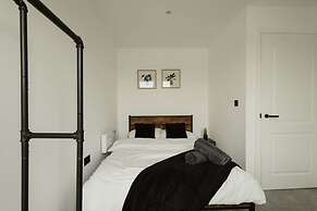 Modern Central Leeds 3 Bedroom Apartment Sleeps 6