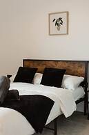 Modern Central Leeds 3 Bedroom Apartment Sleeps 6
