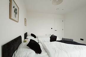 Modern Central Leeds 3 Bedroom Apartment Sleeps 6